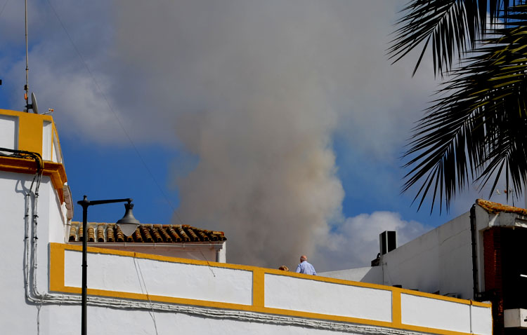 Incendio en la parte alta de una vivienda en la calle Virgen de Consolación