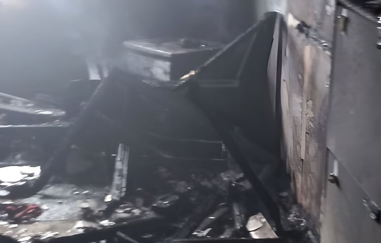 Desalojadas 60 personas de un bloque de pisos en Utrera tras registrarse un incendio en una vivienda