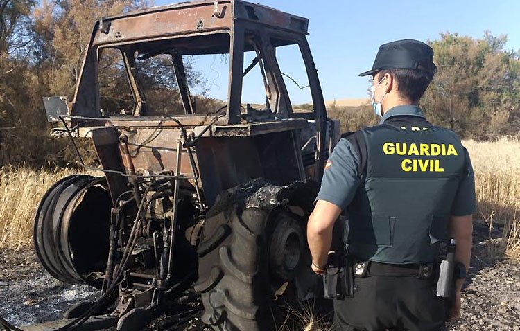 Detenido por incendiar un tractor y 132 hectáreas de cultivo tras ser despedido como guarda de la finca afectada
