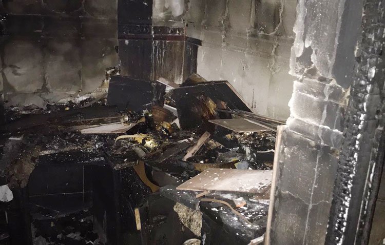 Herido por quemaduras al intentar sofocar el incendio que arrasó su cocina de madrugada