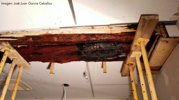 Incendio sin consecuencias personales en un local de la calle Ancha