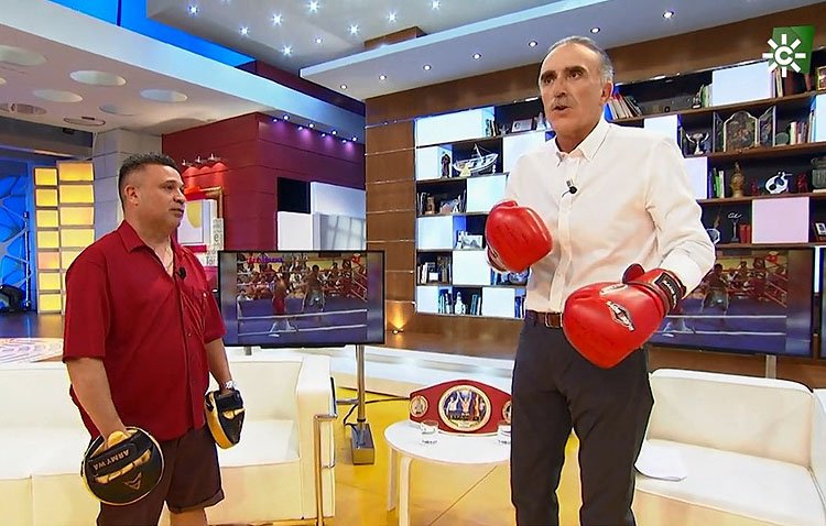 El boxeador utrerano Javier Campanario, protagonista del programa de Juan y Medio en Canal Sur Televisión