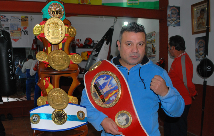 Javier Campanario abre su propia escuela de boxeo en Utrera
