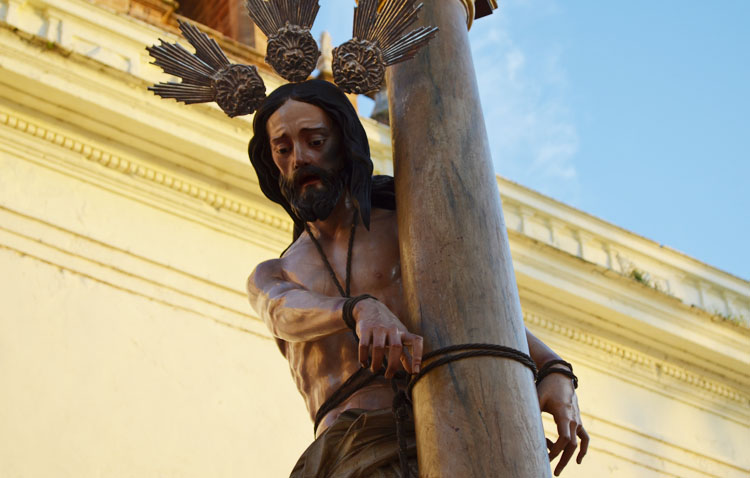 Una misa y un besamanos para despedir a Jesús Atado a la Columna de los Aceituneros por su restauración