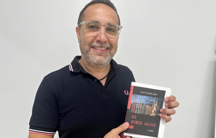 ‘Mi mundo mejor’, la cuarta novela del utrerano Jesús Doblado