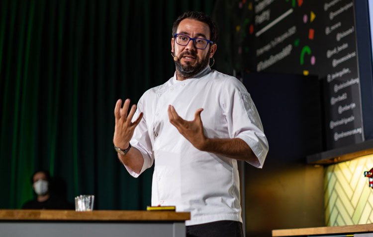 El chef utrerano Jesús Escalera deslumbra al prestigioso congreso internacional de gastronomía «Madrid Fusión»