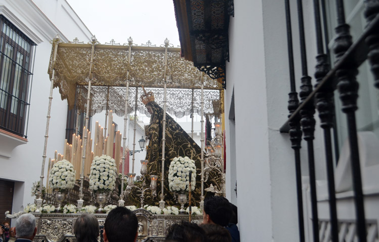 Viernes Santo de contrastes en Utrera
