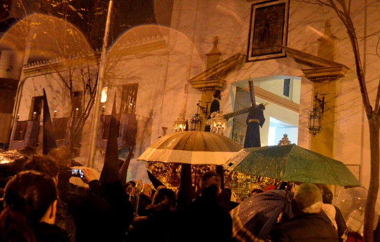 Un Viernes Santo para desterrar de la memoria cofrade de Utrera (GALERÍAS Y AUDIOS)