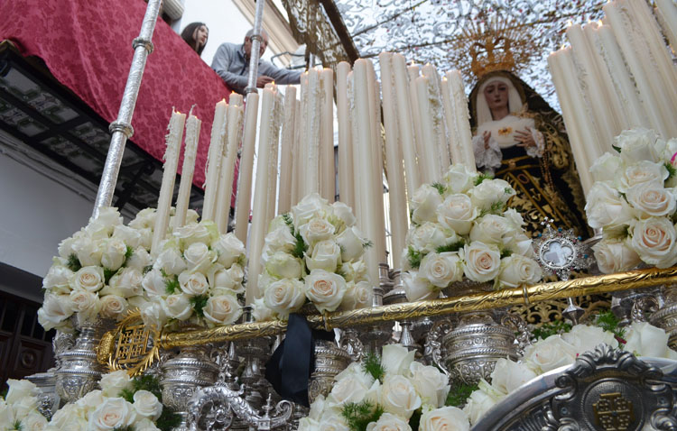 De nuevo la amenaza de lluvia deja un Viernes Santo en Utrera con mal sabor de boca (GALERÍAS Y AUDIOS)