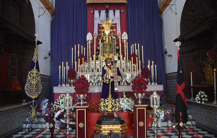 Cristo muere en Utrera en un Viernes Santo cuajado de historia [GALERÍA]
