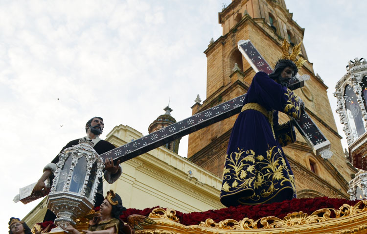 La cruz de carey, plata y nácar de Jesús Nazareno de Utrera, una joya que recuperará su esplendor tras la Semana Santa