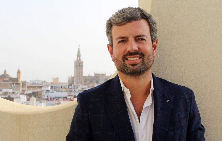 La historia del joven utrerano José María Gómez, director de un hotel en la ‘milla de oro’ sevillana