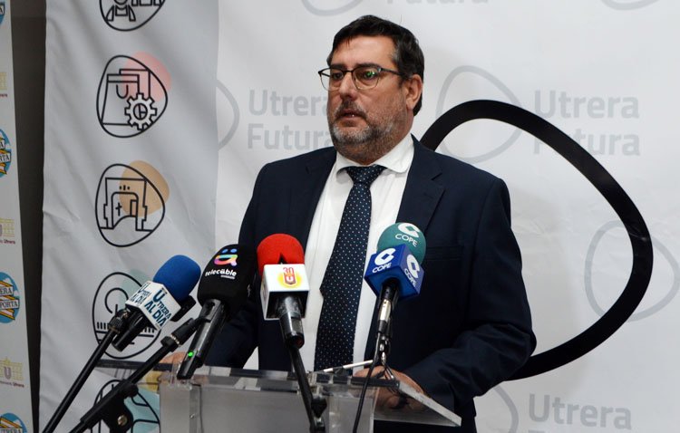 El alcalde de Utrera logra el compromiso de la Junta de Andalucía de construir un nuevo centro de salud en la ciudad