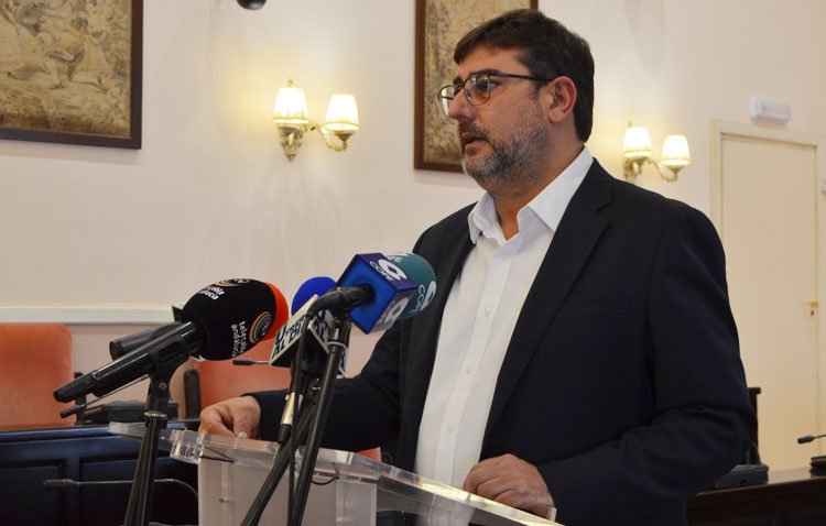 El alcalde propone a la Junta de Andalucía que el servicio de salud mental se instale en el espacio que quedará vacío en el hospital de Utrera
