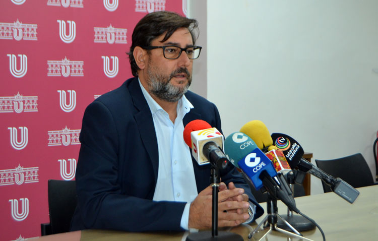 El alcalde de Utrera pide a la Junta de Andalucía «que tome medidas, pero no drásticas», para hacer bajar los contagios