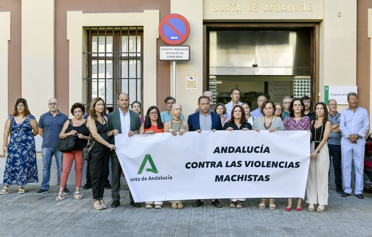 Un minuto de silencio en la Junta de Andalucía por el asesinato de la joven de 22 años en Utrera