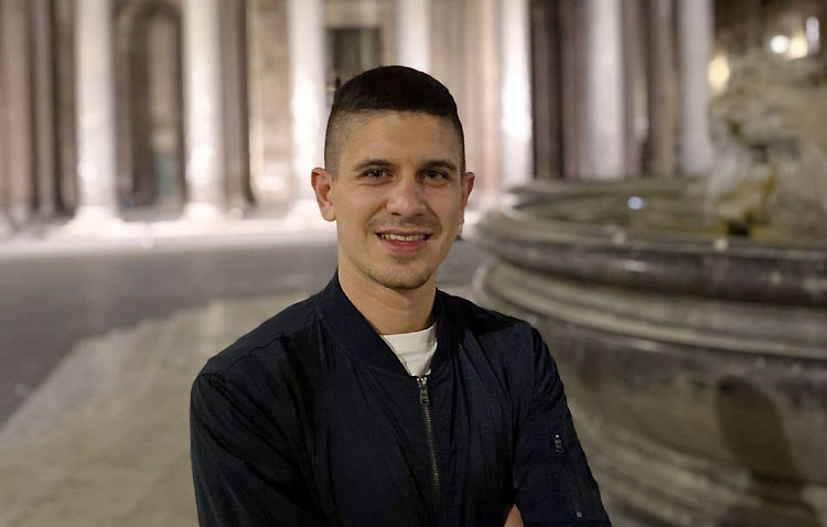 La vida de un joven utrerano como jefe de cocina de la Iglesia Nacional Española de Roma