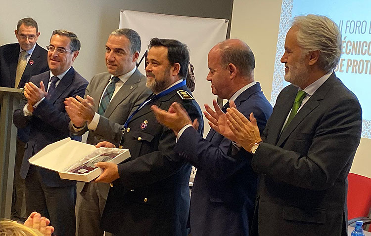 Reconocimiento de la Junta de Andalucía a Juan Diego Carmona por sus más de tres décadas al frente de Protección Civil en Utrera