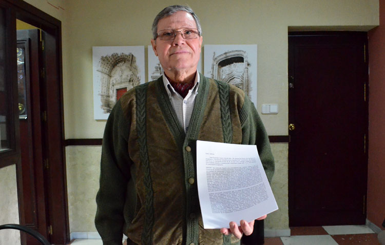 Un utrerano reclama a Villalobos que reponga el retrato del rey en la alcaldía tras sustituirlo por arte contemporáneo
