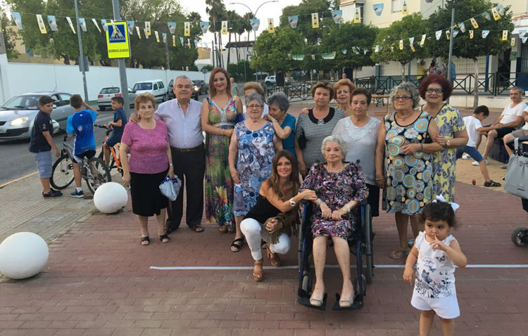 La edil de Participación Ciudadana celebró la fiesta de Los Juanes visitando las asociaciones de vecinos