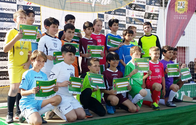 Más de trescientos jóvenes despiden la liga de colegios