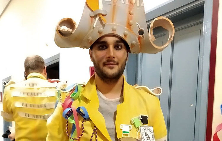 Un utrerano se alza con la medalla de bronce en el concurso de agrupaciones del carnaval en el Gran Teatro Falla de Cádiz (VÍDEO)
