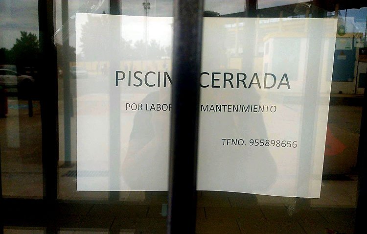 Juntos por Utrera denuncia el retraso en la apertura de la piscina cubierta