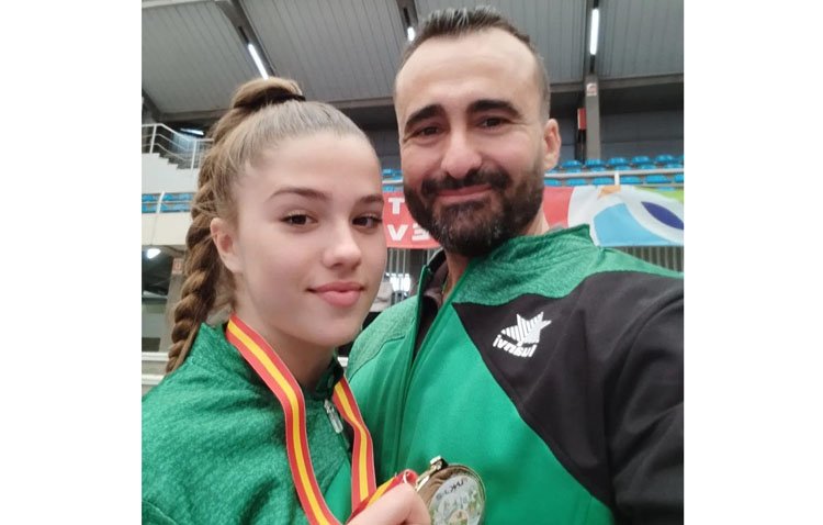 La karateka utrerana Alejandra Gómez, medalla de plata en la liga nacional