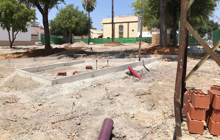 Comienza la transformación de las dos plazas de la barriada La Gordilla