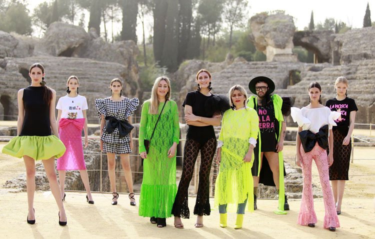 Las propuestas de la firma utrerana La Mosca, presentes en Itálica con motivo de la Semana de la Moda de Andalucía