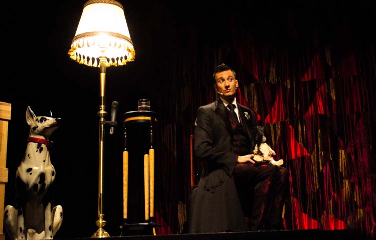 Magia, música y humor llegan al teatro con «Lari Poppins»