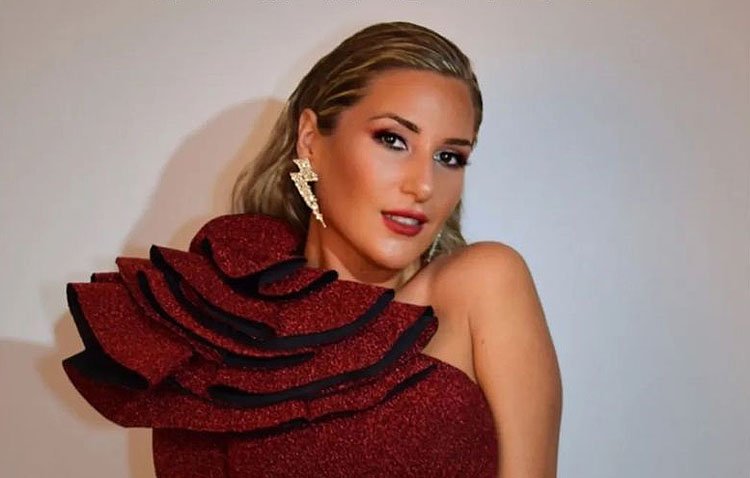 Laura Gallego cuelga el cartel de ‘no hay entradas’ en su recital navideño en el santuario de Consolación