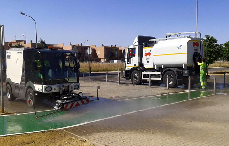 El gobierno de Utrera recuerda al PSOE que «en ocho años no mostró interés en municipalizar» el servicio de limpieza