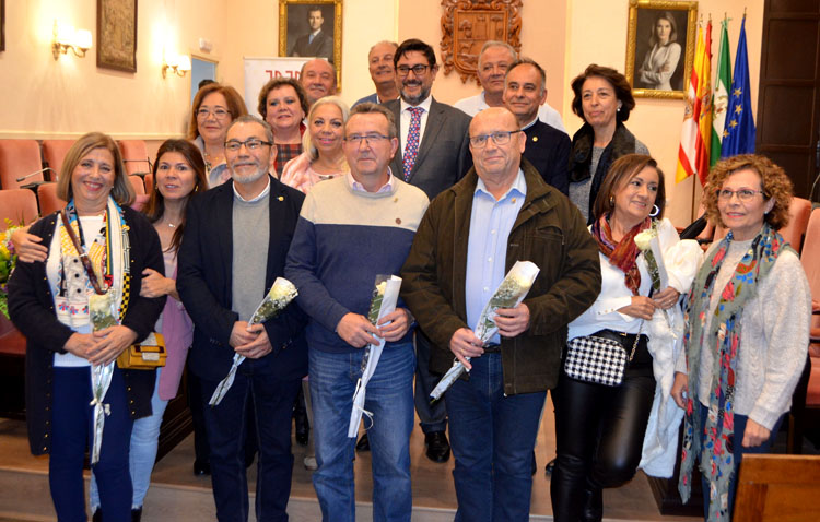 Un emotivo homenaje a los maestros de Utrera, «los verdaderos pilares de la educación»