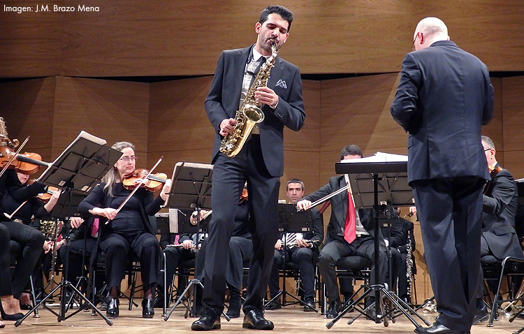 Brillante concierto del saxofonista utrerano Manu Brazo con la Orquesta Bética de Cámara