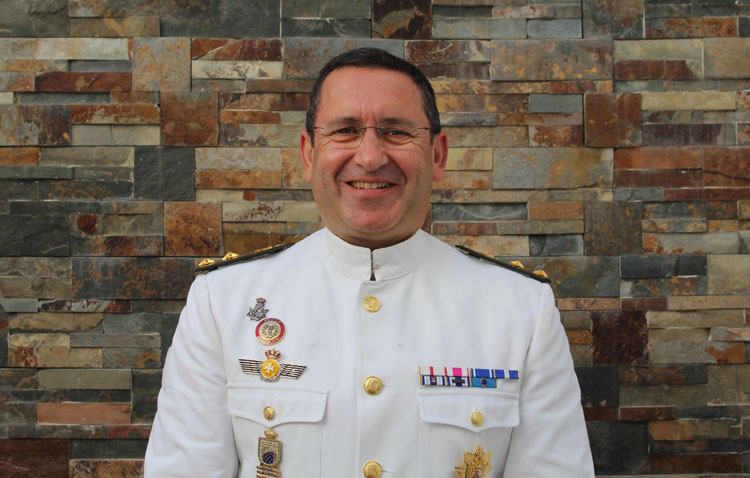 El utrerano Manuel Pérez Alé, un teniente coronel médico que ha participado en siete misiones internacionales en Los Balcanes y Afganistán