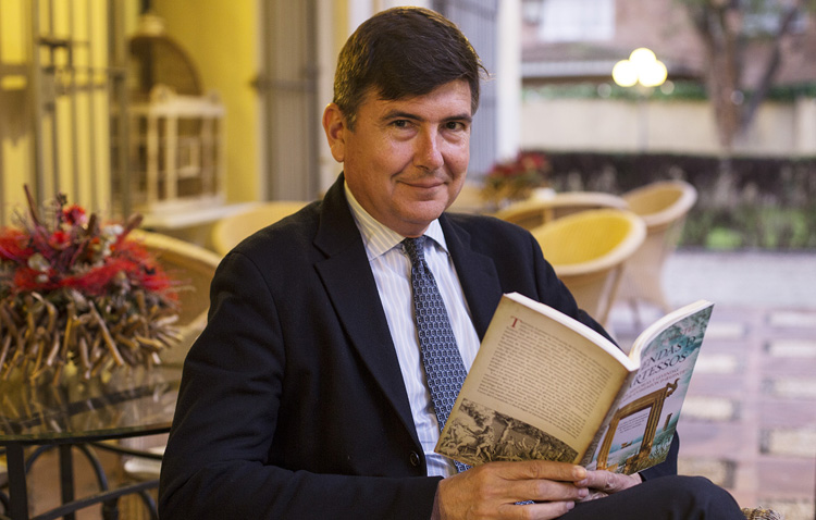 El exministro Manuel Pimentel, protagonista en el programa «La punta del iceberg» que emite COPE Utrera (98.1 FM)