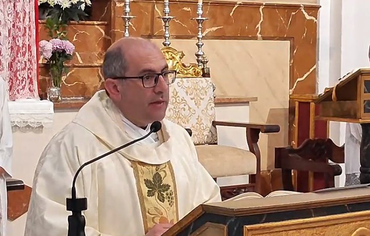 El utrerano Marco Antonio Fernández, nuevo párroco de Trajano y Pinzón