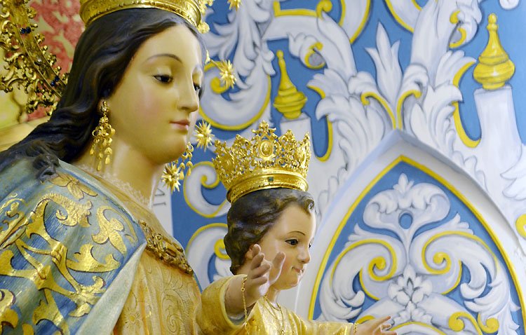 Un recorrido repleto de momentos especiales alargará la procesión de María Auxiliadora en Utrera más tiempo del previsto [PLANO EN EL INTERIOR]