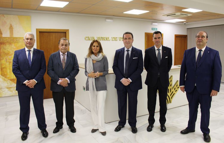 María Dueñas enamora al público en el ciclo cultural de la Fundación Caja Rural de Utrera [GALERÍA]