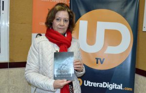 La utrerana María Luisa Dana presenta su libro «Los colores de las alas»