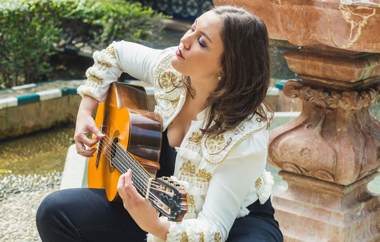 Cita con la cantaora y guitarrista utrerana María Marín en la Bienal de Flamenco de Sevilla