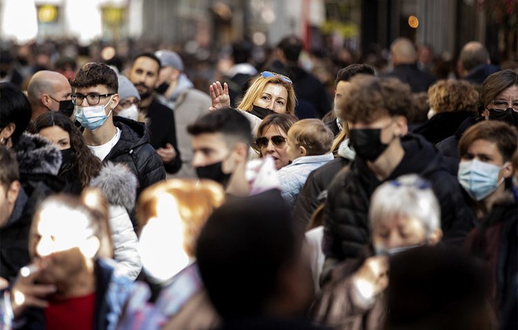 La mascarilla, obligatoria desde este viernes incluso estando solo en la calle