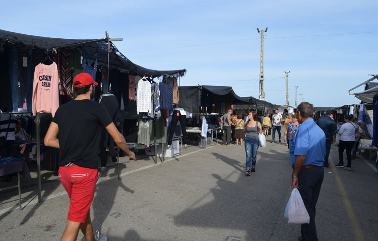 La actividad vuelve este miércoles al mercadillo de Utrera con un recorrido marcado, espacios de seguridad y menor tamaño de los puestos
