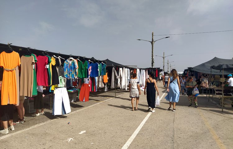 Adelquivir muestra su preocupación por la «alarmante» bajada de la venta de mercadillos como el de Utrera
