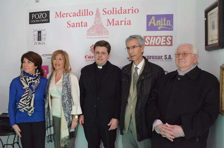 Éxito en el comienzo del mercadillo solidario a favor de Cáritas de Santa María