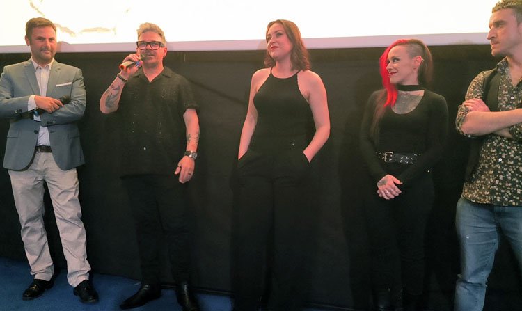 El utrerano Miguel Ángel Caro presenta ‘Marilyn y las avispas’, su ópera prima como director