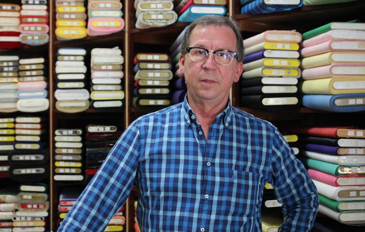 El histórico comercio utrerano «Miguel Vidal» se despide de su clientela