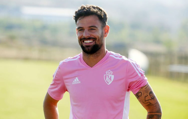 El futbolista utrerano Moisés Delgado vuelve a Segunda División con su regreso a la Ponferradina