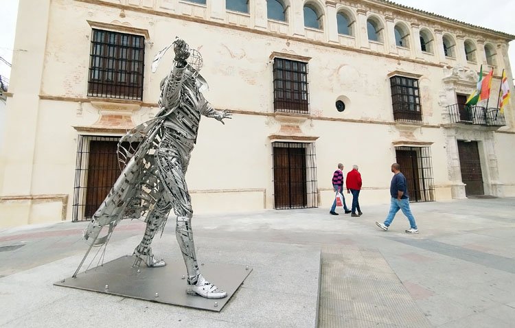 El monumento del Abate Marchena desaparecerá de la delantera de la Casa Surga